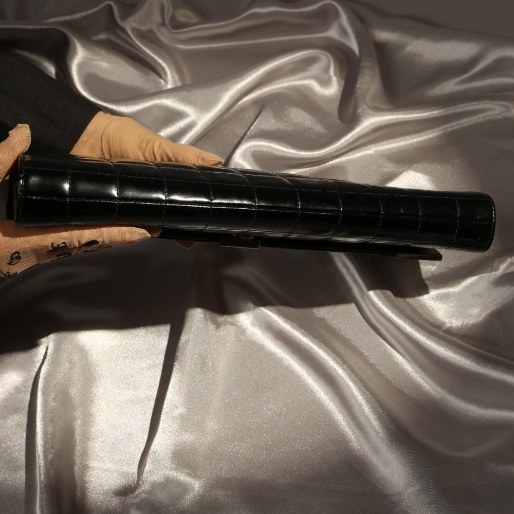 Extremely Rare CHANEL Chocolate Bar Clutch - Picture 4 of 7